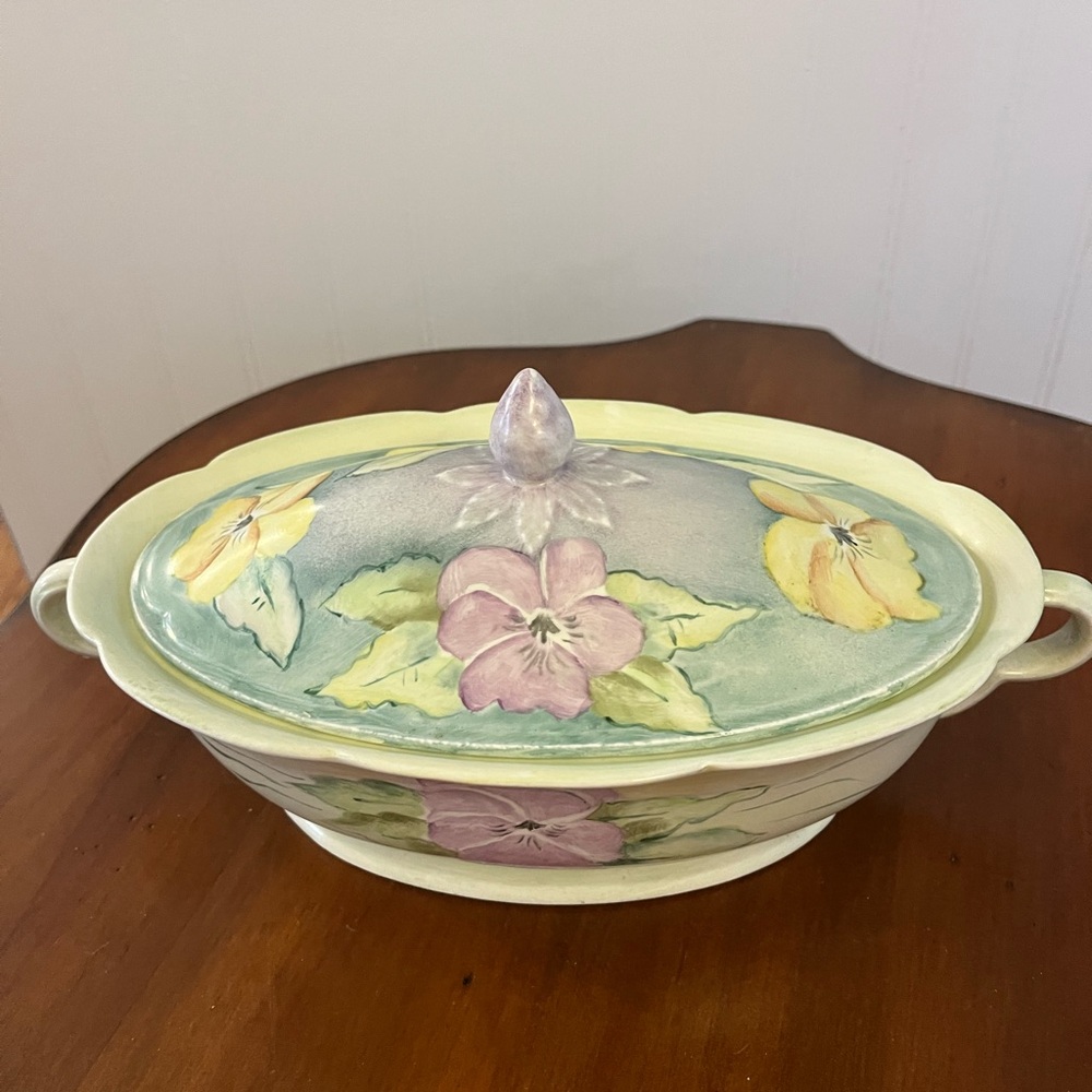 Vintage/Antique hand painted‎ covered casserole - Picture 7 of 7